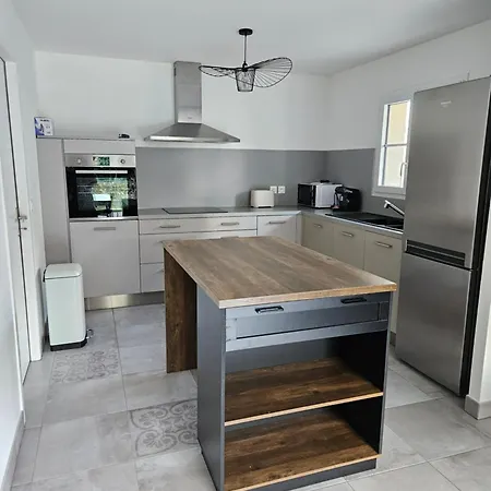 Casa de Férias Charmante Maison Neuve