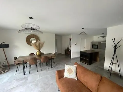 Сasa de vacaciones Charmante Maison Neuve *